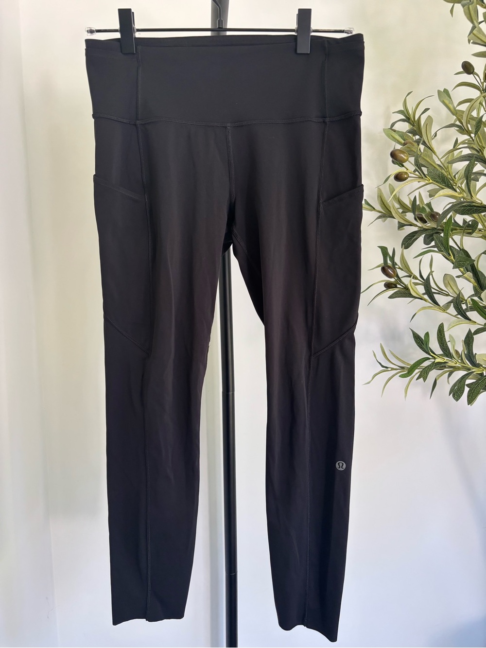 • [Lululemon] Black Leggings •